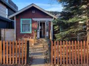 Updated 2.5 bdrm bungalow in the heart of Kensington