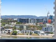 Updated Apartment in Chevron Renaissance