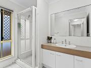 Updated & Cosy Newmarket Townhouse