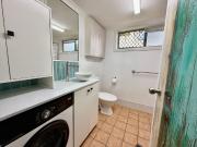 Updated Studio Apartment – Minutes from Cairns CBD