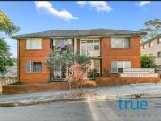 UPDATED TOP FLOOR APARTMENT WITH LEAFY PRIVATE VIEWS