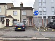 Upminster Road South, Rainham, Essex RM13, 2 bed end...
