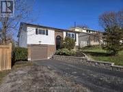 Upper 929 Southdown Drive, Oshawa Donevan, ON, L1H 7Z5...