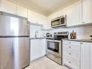 Upper Canada Court, Centre