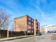 Upper Floor Flat/Apartment Property to let Lonsdale...
