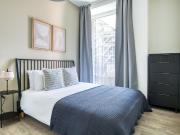 Upscale Charlottenburg 2BR near KaDeWe & Kurfürstendamm,...