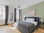 Upscale Neubau 3BR w/ Elevator & W/D