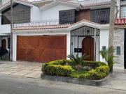 Urb Las Viñas, casa 3 pisos, excelente estado, excelente...