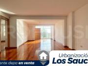 URB. LOS SAUCES DEPA FRENTE A PARQUE EN VENTA
