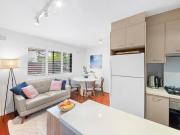 Urban Energy, Boutique Vibe renovated two bed in a...