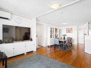 URBAN LIVING, PARKSIDE VIEWS 3 BEDROOM APARTMENT!