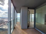 Urbanes Wohnen mit Rooftop Pool, Spa & Skylineblick –...