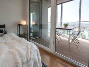Urbanes Wohnen mit Rooftop Pool, Spa & Skylineblick –...