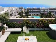 Urbanizacion con dos grandes piscina y zonas comunes