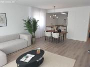 Urbanizacion de diseño con dos grandes piscinas y zonas...