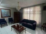 Casa de 2 pisos en venta, sector Urdesa Central