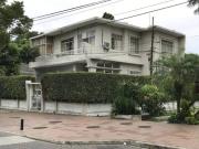 URDESA: CINCO PROPIEDADES EN UNA! HERMOSA CASA ART DECO...