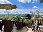 SCHÖNE DOPPELHAUSHÄLFTE MIT UNVERBAUBAREN BLICK !