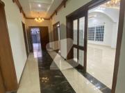 Usman D Bahria Town Phase 8 Luxury One Kanal House...