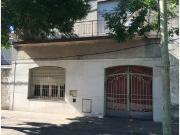 USO COMERCIAL O FAMILIAR. Casa en Planta Baja. Tres...