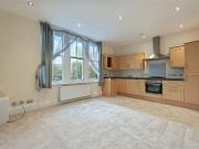 Uxbridge Road, London W12, 2 bed flat to rent, £2,300...