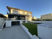 Luxuosa Moradia V4+1 com Piscina e Vista Mar – a 200m da...