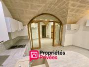 Uzes, centre ville, studio avec cave voutée