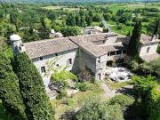 Uzès, en position dominante, propriété Ismh restaurée...