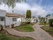 V1 Moradia renovada em condominio em Vilamoura a 5...