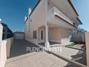 V4 com garagem no Pinhal Conde da Cunha