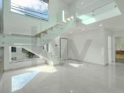 Moradia T4, isolada de design moderno, com piscina,...