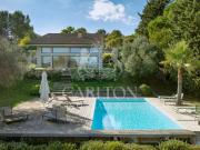 VALBONNE: Superbe villa contemporaine avec vue...