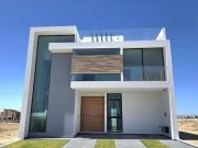 Valle Imperial casa en venta con 3 niveles