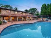 Vast acreage entertainer promises rural luxury