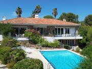 VASTE VILLA AVEC PISCINE