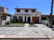 !VDO. EXCELENTE CASA 3 DORM. PATIO C/ QUINCHO Y PILETA...