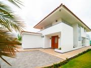 VEN PERMUTO LINDA CASA DENTRO DE CONDOMINIO EN...