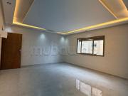 Vend appartement à Massira 3 grandes pièces. Ascenseur...