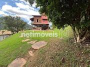 Casa em madeira charmosa e aconchegante no condomínio...