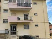 Venda conjunta de apartamento e dois armazéns em Caneças...