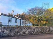 VENDA de AMPLA MORADIA ISOLADA com VASTO JARDIM e...