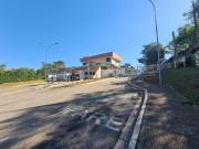 Venda de Casa com 3 Suítes e Piscina no Condomínio...