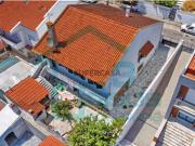 Venda moradia T4, 2 pisos, terraço, localizada Quinta do...