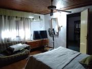 VENDE AMPLIA CASA A METROS DEL HOSPITAL CENTENARIO!