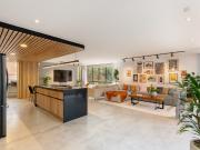 Vende amplio apartamento remodelado milla de oro Medellin