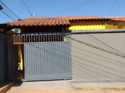 VENDE CASA 100% FINANCIADA COM 2 QTS NO COND CERRADO...