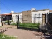 VENDE: Casa 2 Dormitorios / Hulluman 1800 Barrio Ayacucho