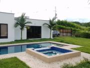 VENDE CASA CAMPESTRE KM 46 VIA MEDELLIN