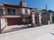 Vende, casa com 4 dormitórios sendo 1 suíte com closet,...