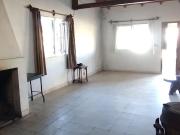 VENDE CASA CON AMPLIO PATIO! OPORTUNIDAD!